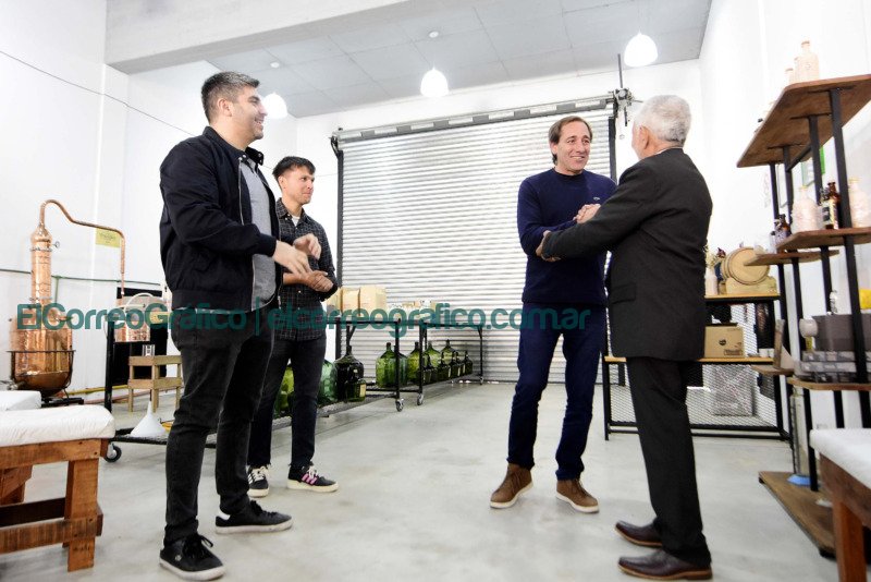 Garro visito una fabrica platense con proyeccion internacional 1