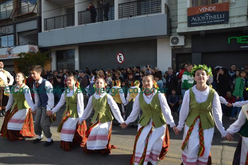 La 45° Fiesta Provincial del Inmigrante culminó con el Tradicional Desfile de Colectividades La 45° Fiesta Provincial del Inmigrante culmino con el Tradicional Desfile de Colectividades 01