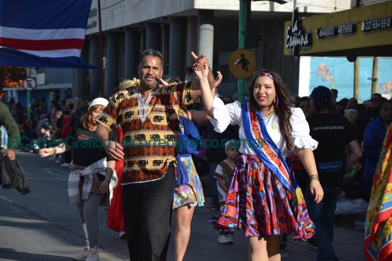 La 45° Fiesta Provincial del Inmigrante culminó con el Tradicional Desfile de Colectividades La 45° Fiesta Provincial del Inmigrante culmino con el Tradicional Desfile de Colectividades 03
