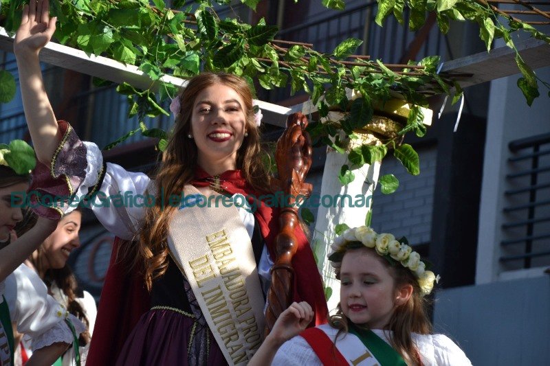 La 45° Fiesta Provincial del Inmigrante culminó con el Tradicional Desfile de Colectividades La 45° Fiesta Provincial del Inmigrante culmino con el Tradicional Desfile de Colectividades 05