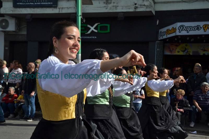 La 45° Fiesta Provincial del Inmigrante culmino con el Tradicional Desfile de Colectividades 07