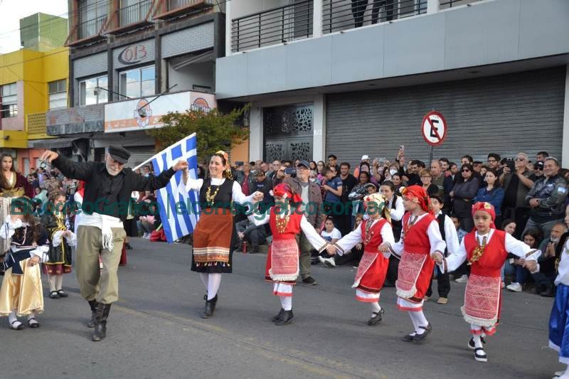 La 45° Fiesta Provincial del Inmigrante culmino con el Tradicional Desfile de Colectividades 10