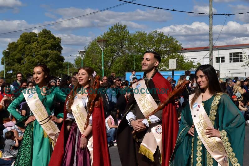 La 45° Fiesta Provincial del Inmigrante culmino con el Tradicional Desfile de Colectividades 15