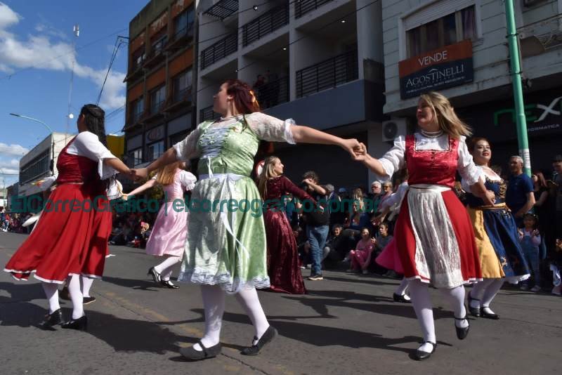 La 45° Fiesta Provincial del Inmigrante culminó con el Tradicional Desfile de Colectividades La 45° Fiesta Provincial del Inmigrante culmino con el Tradicional Desfile de Colectividades 20