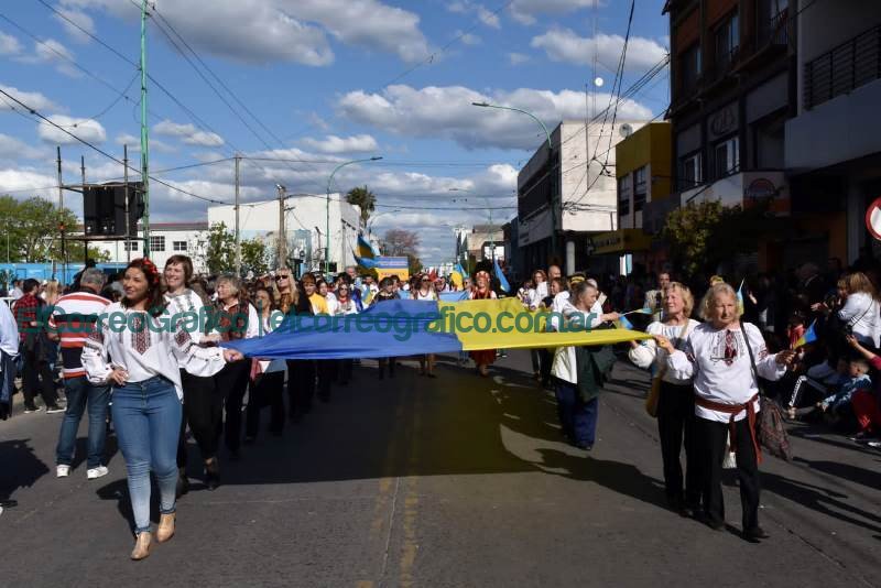 La 45° Fiesta Provincial del Inmigrante culmino con el Tradicional Desfile de Colectividades 23