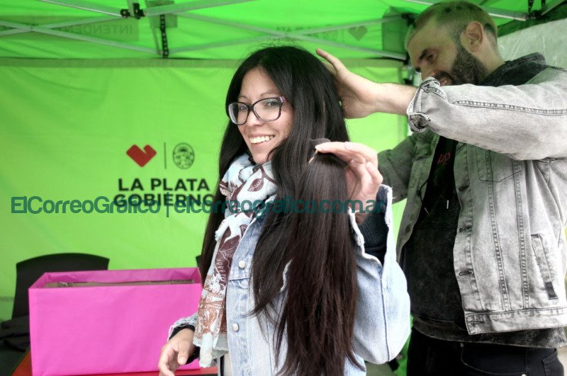 Lazo humano charlas y donacion de cabello en el cierre del Mes de Sensibilizacion sobre el Cancer de Mama 2