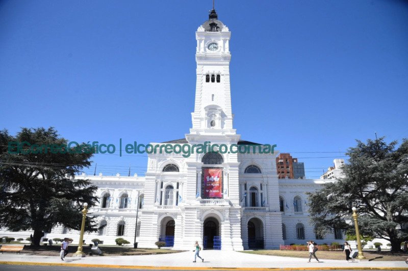 Garro acordó nuevo aumento del 15% para los trabajadores municipales y un bono de $40 mil Garro acordo nuevo aumento del 15 para los trabajadores municipales y un bono de 40 mil