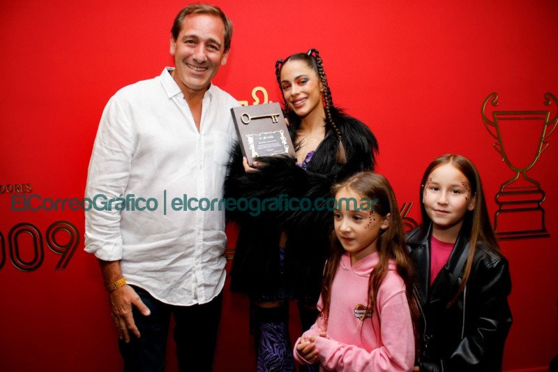 Garro entregó la llave de la Ciudad de La Plata a la artista Tini Stoessel Garro entrego la llave de la Ciudad de La Plata a la artista Tini Stoessel