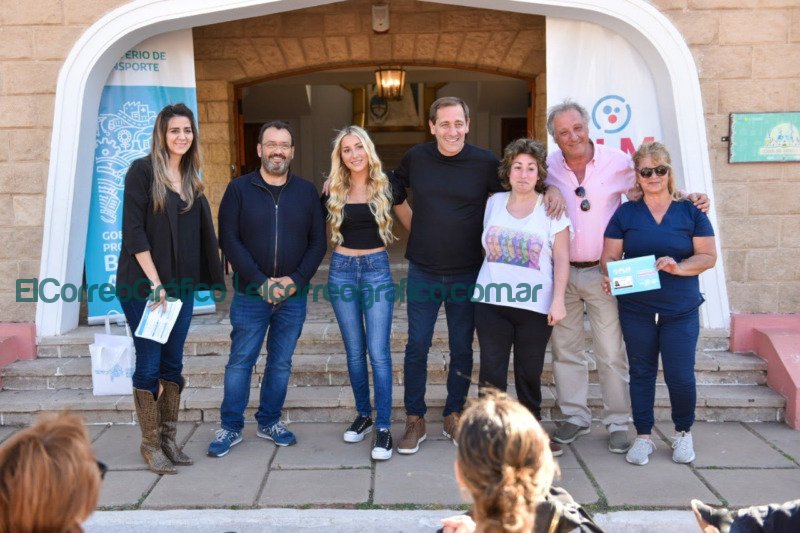 Garro entrego mas de 1300 pases libres para garantizar el transporte publico gratuito de vecinos con discapacidad