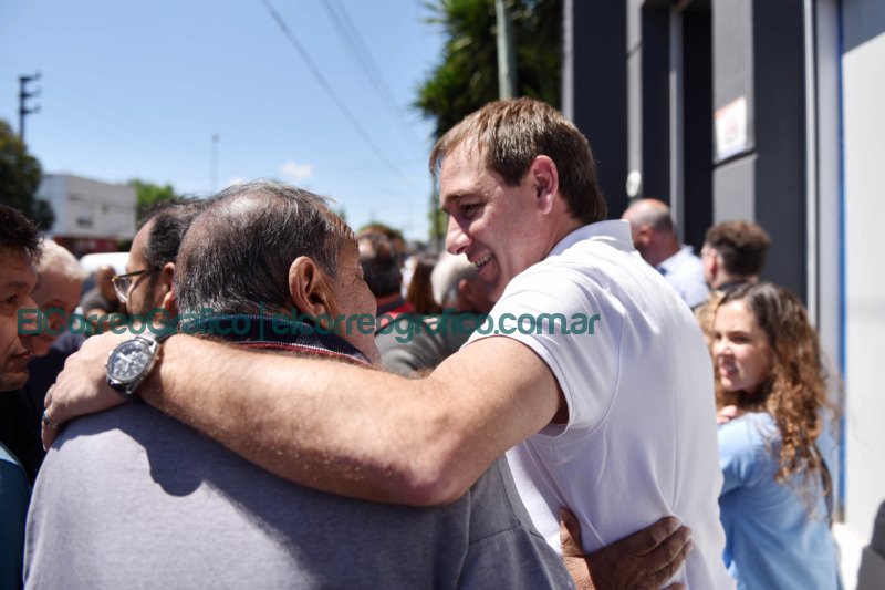 Garro inauguró la nueva Avenida 38 y celebró con los vecinos de San Carlos Garro inauguro la nueva Avenida 38 y celebro con los vecinos de San Carlos 3