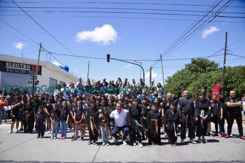 Garro inauguro la nueva Avenida 38 y celebro con los vecinos de San Carlos 5