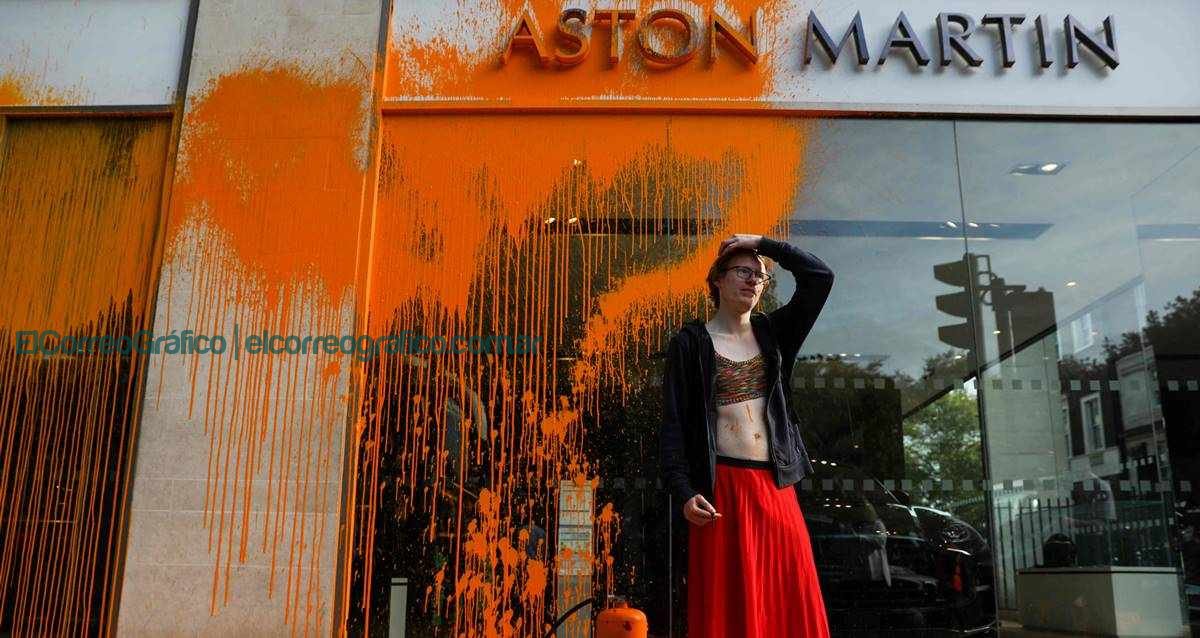 Just Stop Oil aston martin protesto