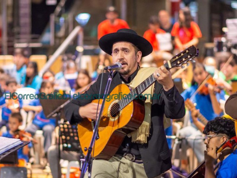 La Orquesta Escuela de Berisso se presentó en el Teatro Argentino La Orquesta Escuela de Berisso se presento en el Teatro Argentino 3