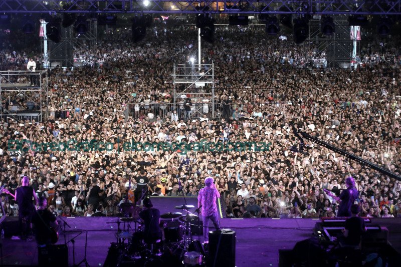 Más de 250 mil personas durante el cierre de los festejos por el Aniversario de La Plata Mas de 250 mil personas durante el cierre de los festejos por el Aniversario de La Plata 21