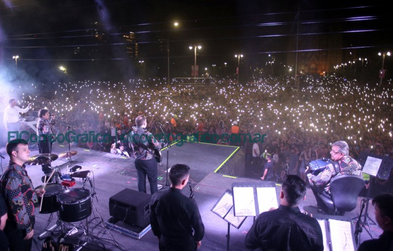 Más de 250 mil personas durante el cierre de los festejos por el Aniversario de La Plata Mas de 250 mil personas durante el cierre de los festejos por el Aniversario de La Plata 22