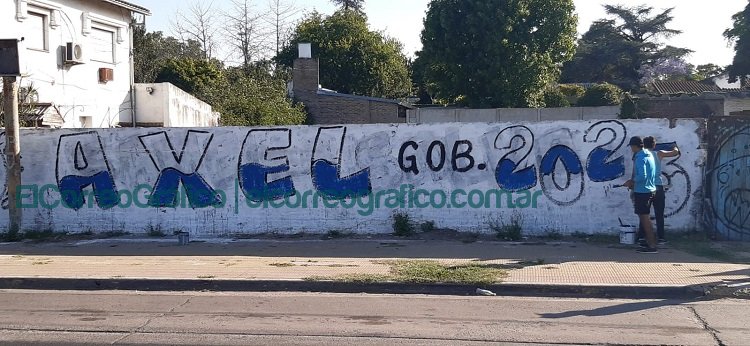 Pintadas y mateadas la estrategia de Kicillof para buscar la reeleccion