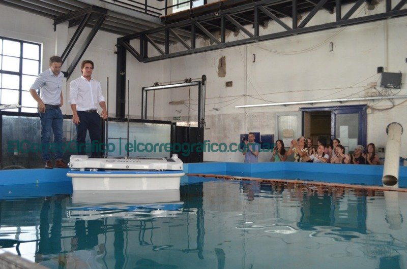 1o robot solar disenado para aspirar residuos flotantes e hidrocarburos 2