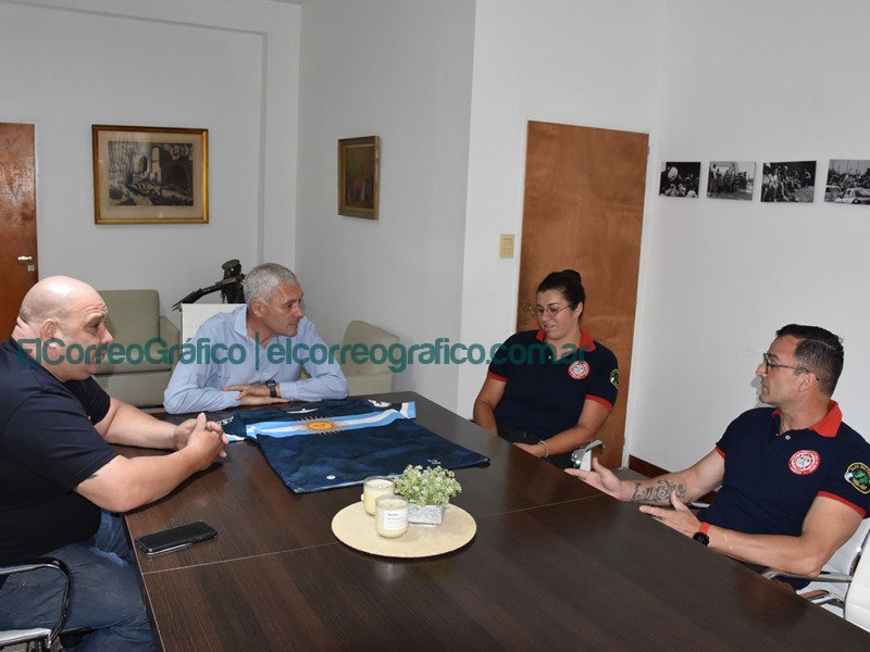 Cagliardi recibio a Bomberos que participaron de las Olimpiadas Nacionales 2