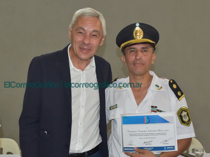 Cagliardi reconocio a policias bonaerenses mientras la delincuencia abunda en Berisso 3
