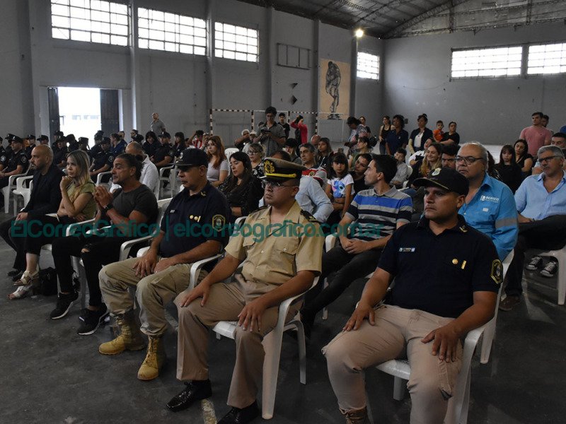 Cagliardi reconocio a policias bonaerenses mientras la delincuencia abunda en Berisso 4