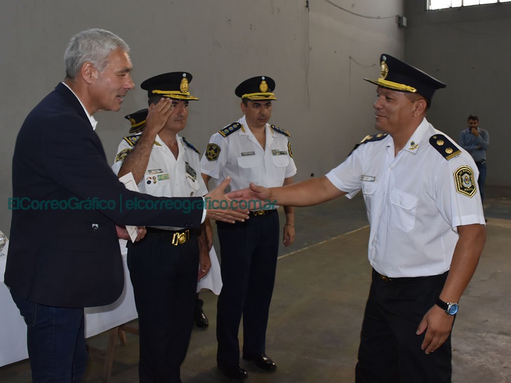 Cagliardi reconocio a policias bonaerenses mientras la delincuencia abunda en Berisso 5