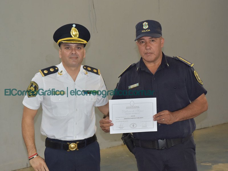 Cagliardi reconoció a policías bonaerenses mientras la delincuencia abunda en Berisso Cagliardi reconocio a policias bonaerenses mientras la delincuencia abunda en Berisso 6