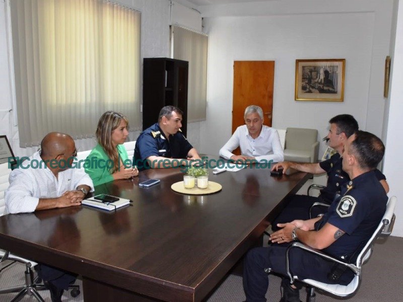 Cagliardi se junto con Comisarios para charlar del Operativo Sol y del Fondo de Seguridad