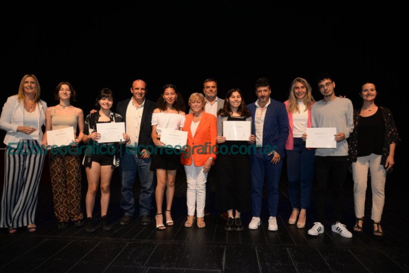 Distinguieron a los mejores promedios del nivel secundario universitario y de adultos del ciclo lectivo 2022 2