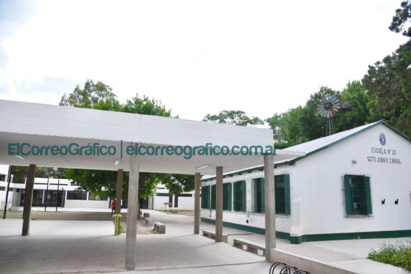 Garro recorrio el nuevo edificio de la escuela rural de Poblet 3
