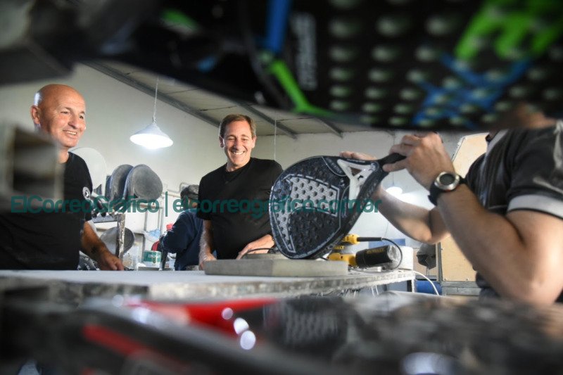 Garro visito una fabrica de paletas de padel en Los Hornos 1