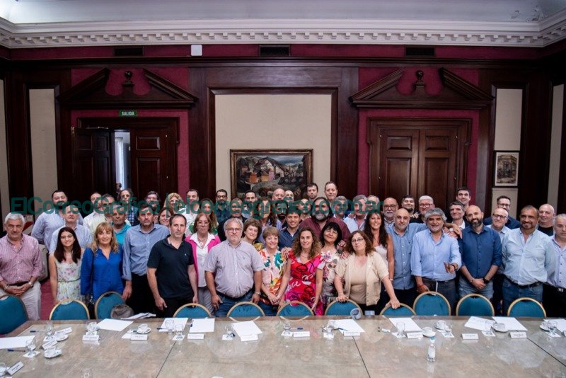Kicillof aplicó "cláusula gatillo" y cerró arreglo con docentes y estatales Kicillof aplico clausula gatillo y cerro arreglo con docentes y estatales 1
