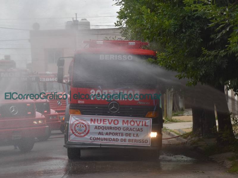 Cagliardi acompañó en la adquisición de una autobomba de los Bomberos Cagliardi acompano en la adquisicion de una autobomba de los Bomberos 1