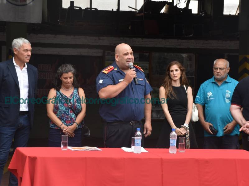 Cagliardi acompañó en la adquisición de una autobomba de los Bomberos Cagliardi acompano en la adquisicion de una autobomba de los Bomberos 2