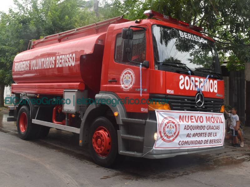 Cagliardi acompañó en la adquisición de una autobomba de los Bomberos Cagliardi acompano en la adquisicion de una autobomba de los Bomberos 3