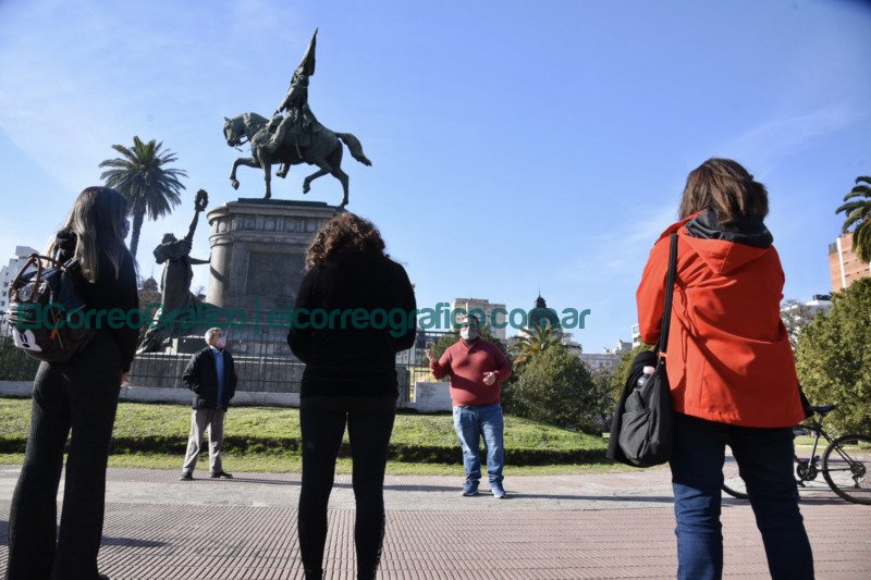 Caminatas guiadas y circuitos en bicicleta invitan a conocer la historia de La Plata 2