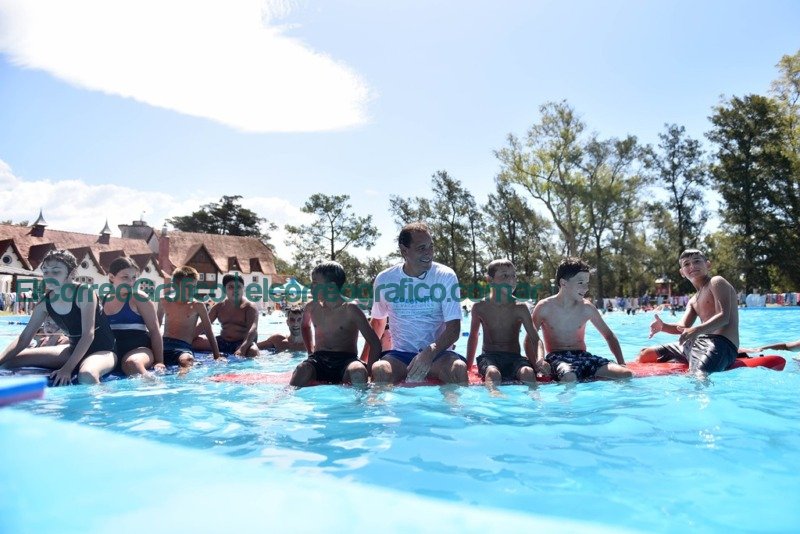 Julio Garro visitó la colonia de vacaciones de la "República de los Niños"