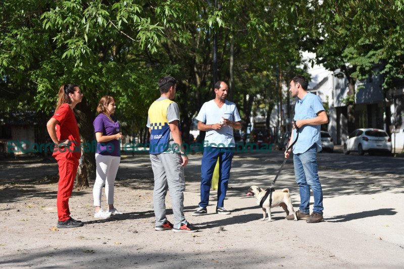 Veterinarios municipales salen a recorrer plazas y parques Veterinarios municipales salen a recorrer plazas y parques 02