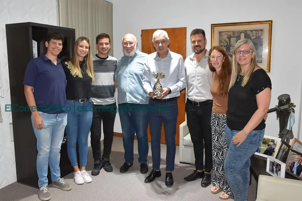 El Intendente de Berisso recibió a delegación de “Nemunas” El Intendente de Berisso recibio a delegacion de Nemunas 2