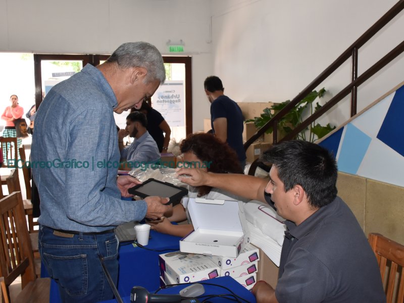 Entrega de tablets "Conectando con vos" en Berisso Entrega de tablets Conectando con vos en Berisso 1