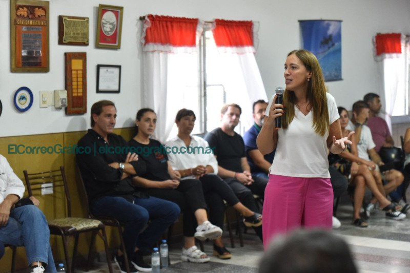 Julio Garro y María Eugenia Vidal, de recorrida en La Plata Julio Garro y Maria Eugenia Vidal de recorrida en La Plata 3