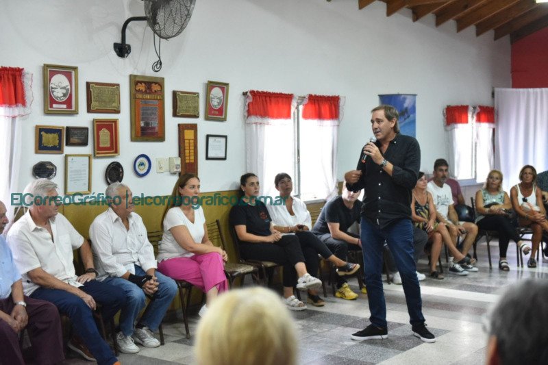 Julio Garro y María Eugenia Vidal, de recorrida en La Plata Julio Garro y Maria Eugenia Vidal de recorrida en La Plata 4