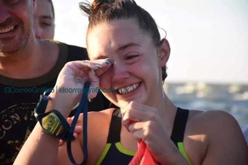 Pilar Telleria Una joven de Ituzaingo se convirtio en la nadadora mas joven en cruzar el Rio de La Plata4