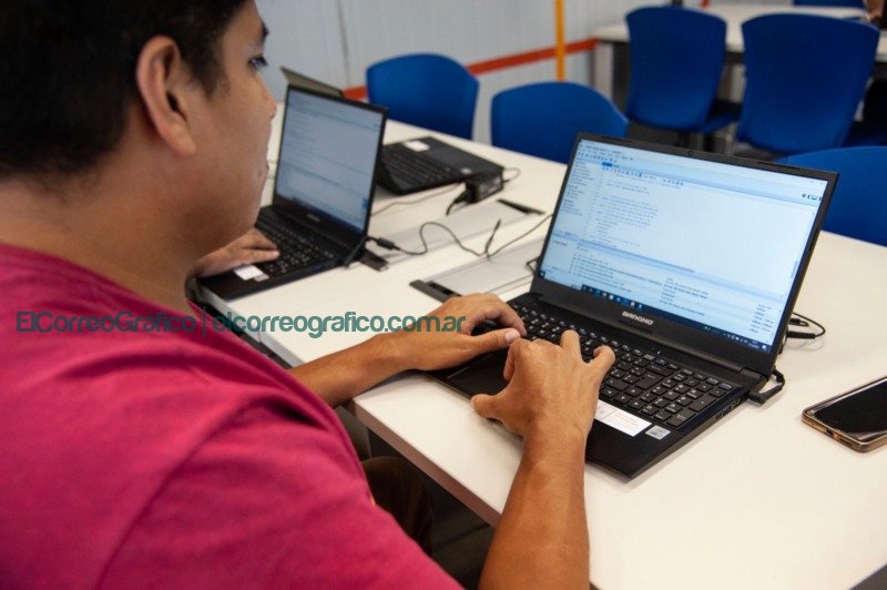Casi la mitad de los inscriptos del programa Codo a Codo son bonaerenses
