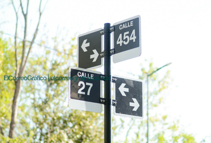 Colocan 3 mil nuevos carteles nomencladores de calles Colocan 3 mil nuevos carteles nomencladores de calles La Plata
