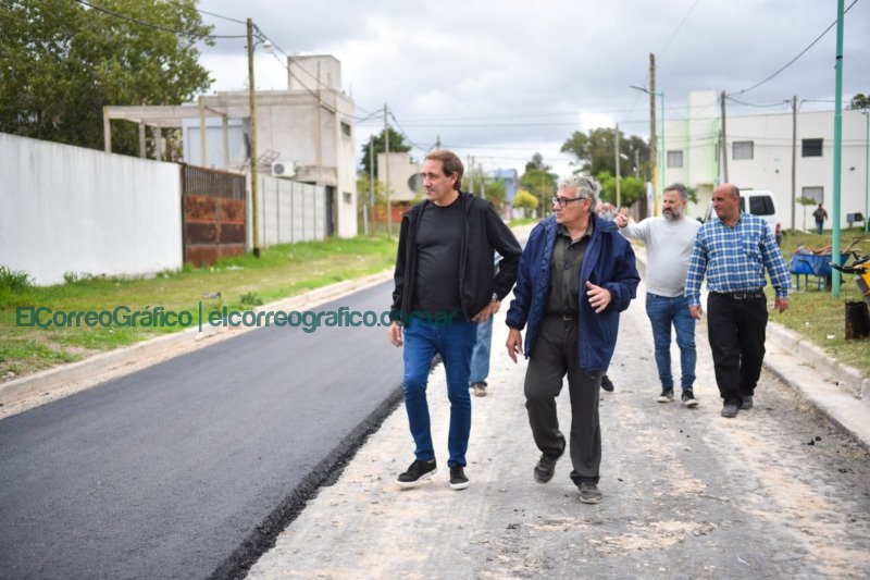 Garro recorrio Villa Elvira visito la ampliacion de un jardin maternal y superviso el avance de obras 5