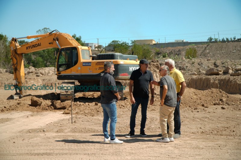 Julio Garro anuncio el comienzo de las obras en la cantera de Hernandez