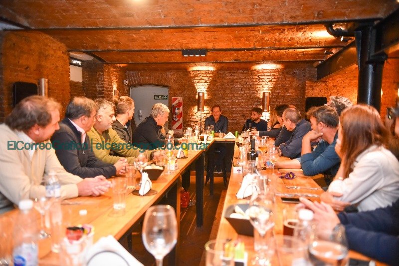 Julio Garro con agenda de trabajo en el casco fundacional 1