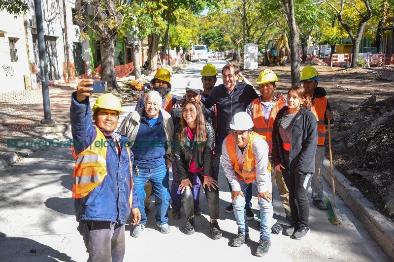 Julio Garro con agenda de trabajo en el casco fundacional 5