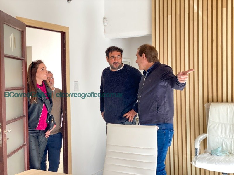 Julio Garro con agenda de trabajo en el casco fundacional 6