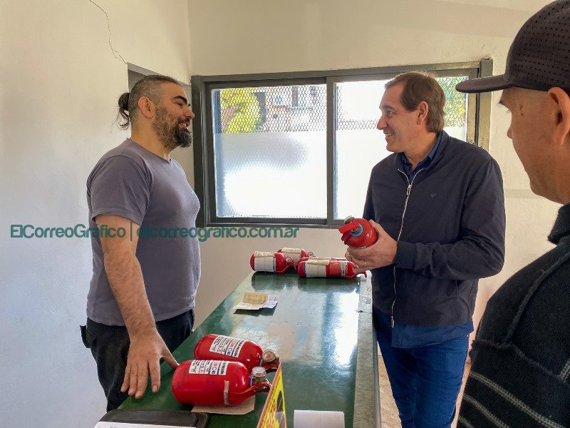 Julio Garro con agenda de trabajo en el casco fundacional 7